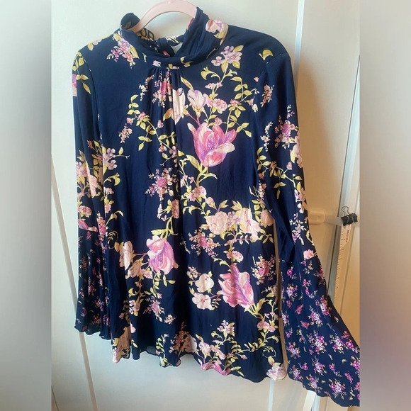 Free People Dresses & Skirts - Women’s Free People Tate Tunic Bell Sleeve M Open Back Dark Floral Bohemian